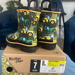 Toddler rain boots. Never worn. 7c